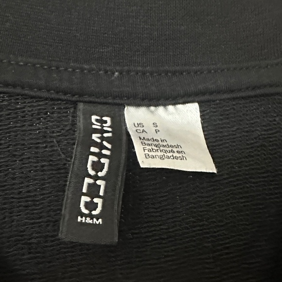 H&M Simple Black Puff Sleeve Sweatshirt $24 SIZE S Layer Fall Winter Cozy Gift - Picture 2 of 6